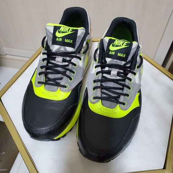 Nike Shoes - NIKE Airmax 90